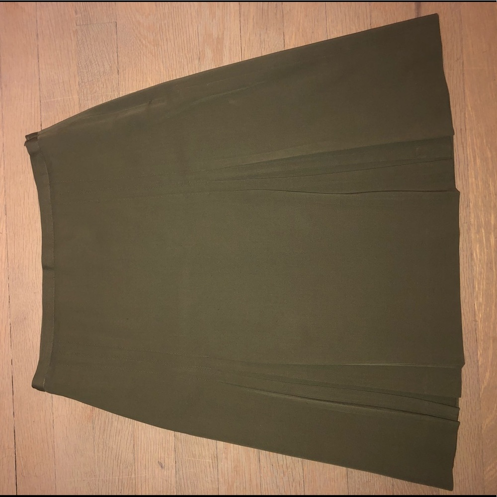 Burberry army green pleated knee length skirt